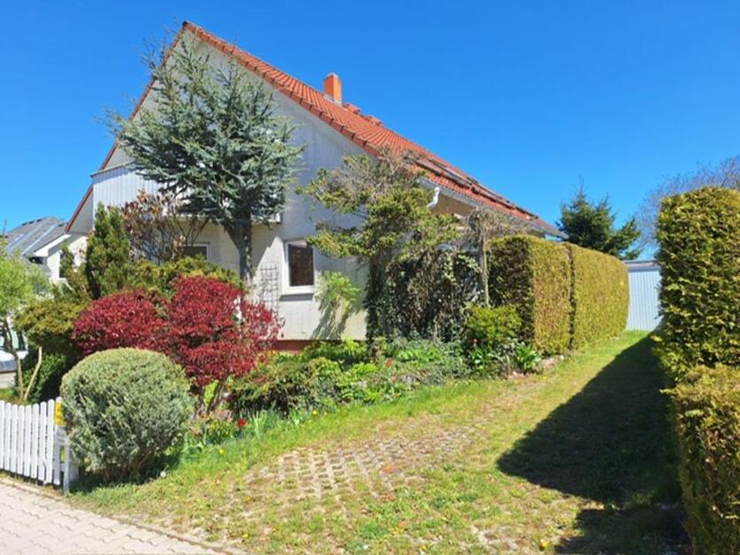 Ruhige, lichtdurchflutete, großzügige Erdgeschoßwohnung