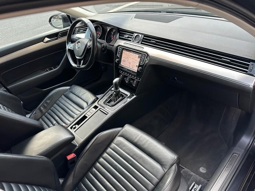 VW Passat 272.749 km 11.800 € Düsseldorf 40213