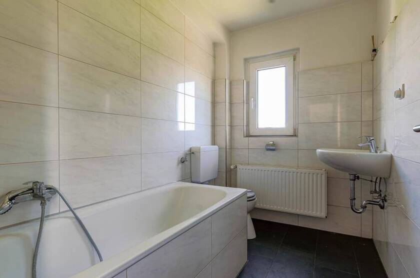Ein- bis Zweifamilien-Stadthaus mit Renovierungsbedarf * gefragte und ruhige Citylage * ca. 168 m² Wfl. * ca. 463 m² ...