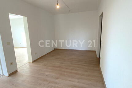 Stilvoll modernisierte 3,5-Zimmer-Wohnung mit Balkon, Aufzug und Stellplatz