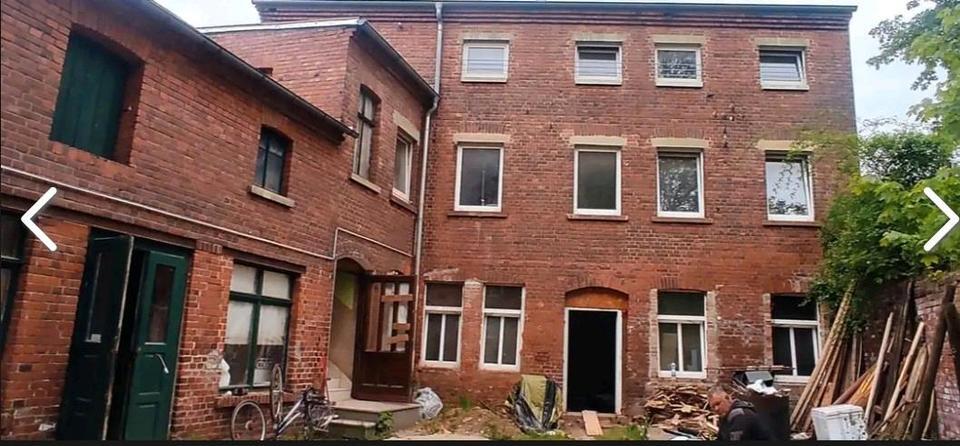 Mehrfamilienhaus und 2 Fam-Haus im Stil eines 3 Seitenhofs