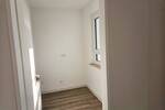 Alles FRISCH! Apartment + Balkon + Skyline-Blick, separate Küche, neues Bad, neuer Boden, Aufzug