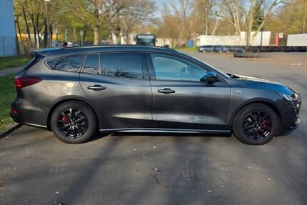 Ford Focus 82.000 km 16.799 &euro; Köln 50829