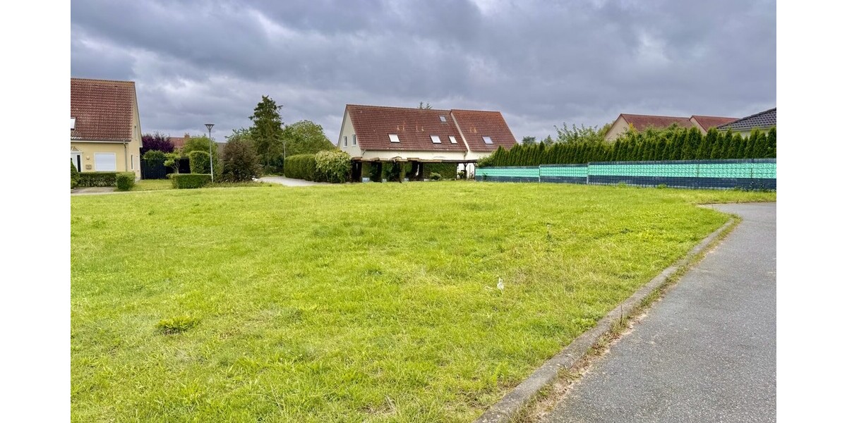 HORN IMMOBILIEN ++ Baugrundstück in Pasewalk, Einfamilienhaus oder zwei Doppelhaushälften - Grundstück Pasewalk | Angebot:25263360