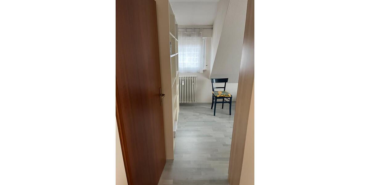 2 Zimmer DG-Wohnung mit Balkon, EBK und Stellplatz 2 zimmer