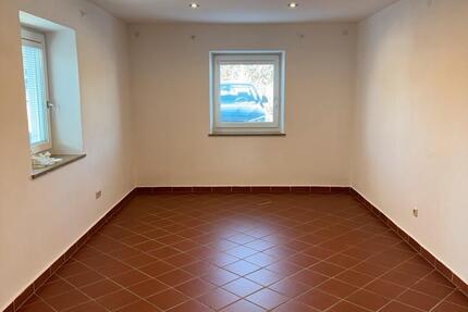 Helle 3-Zimmer-Wohnung mit Garten in 83404 Ainring ab April 2025