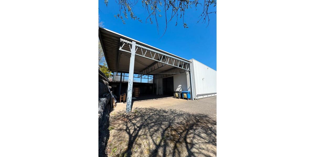 Halle gewerbl, Immobilie zur Vermietung mit Büro und Außenlager zimmer