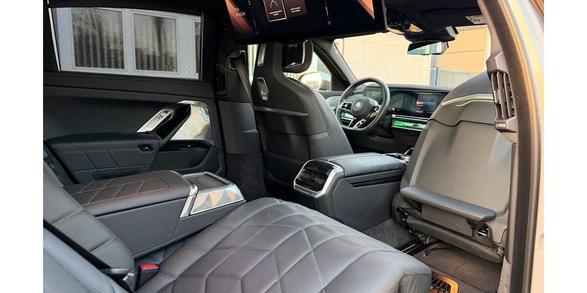 BMW i7 46.490 km 79.950 &euro; Köln 50739