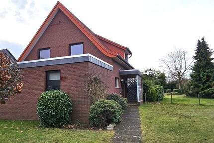 Helle Obergeschosswohnung im 2-Familienhaus mit großem Balkon in ruhiger Lage! 3 zimmer