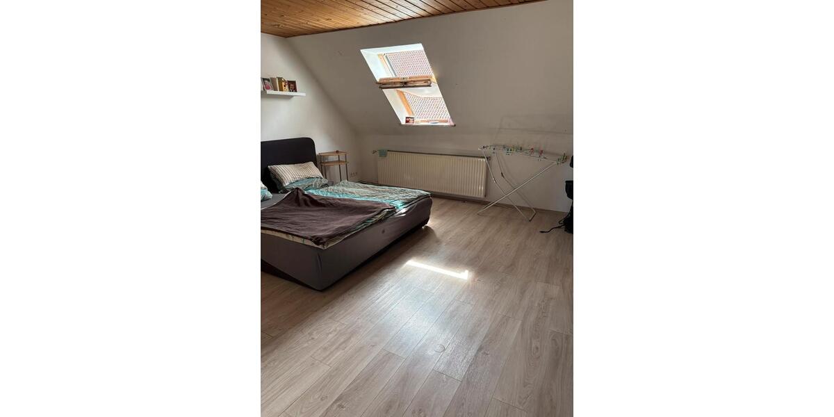 Dachgeschoßwohnung Adelheidsdorf - 4 Zimmer, 100 m&sup2;, 650&euro; | Angebot:26531170