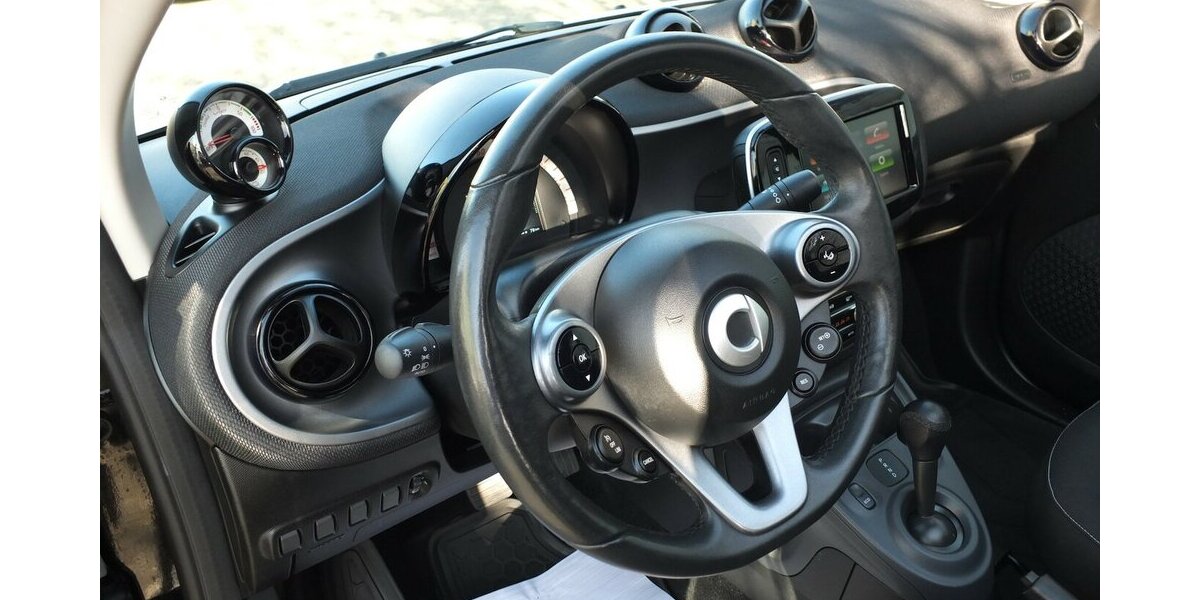 Smart ForTwo EQ PASSION NAVI KLIMAAUTOM SITZHEIZUNG 35.284 km 10.710 &euro; Köln 50858