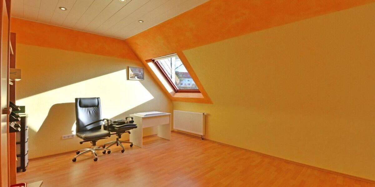 Mehrfamilienhaus, Wohnhaus Hofgeismar / Hombressen Hombressen - 9 Zimmer, 245 m&sup2;, 300.000&euro; | Angebot:26851776