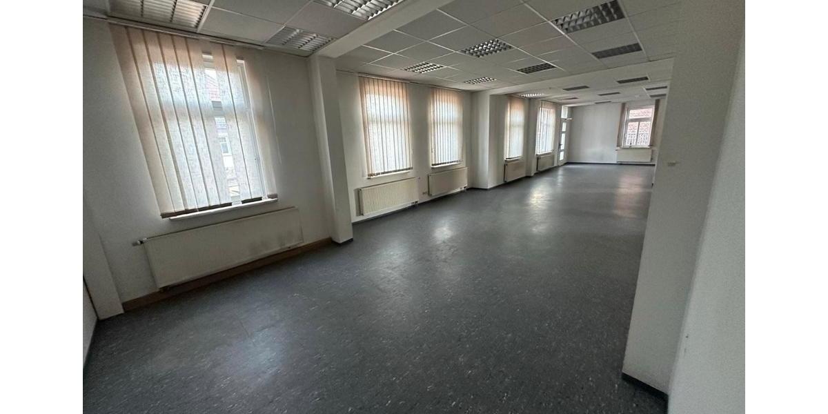 150qm,EG Wohnung zu vermieten, Keller, Parkplatz , Gasheizung 4 zimmer