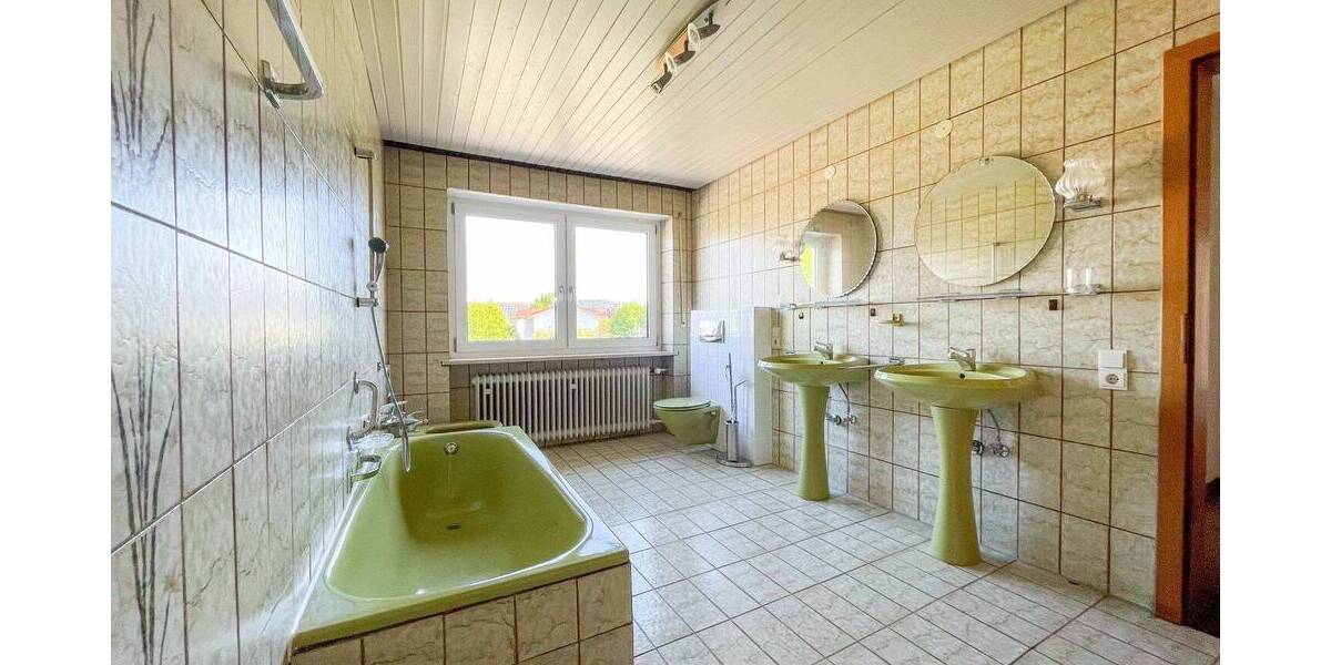 Einfamilienhaus Neuötting - 8 Zimmer, 229 m&sup2;, 660.000&euro; | Angebot:26541162
