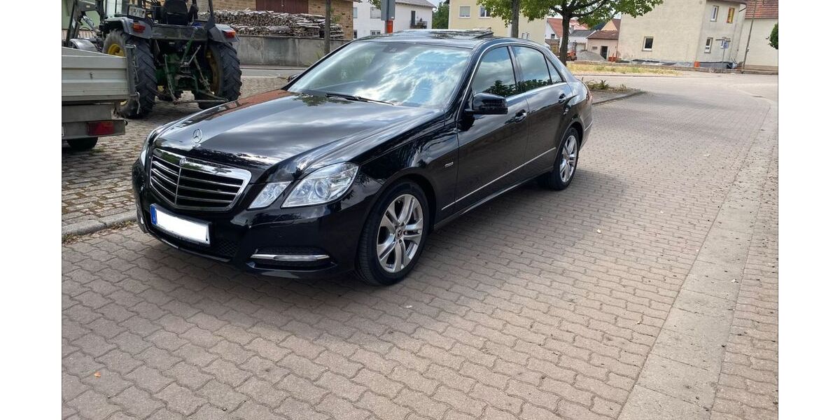 Mercedes-Benz E 200 129.000 km 14.500 &euro; Kriegsfeld 67819