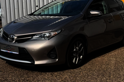 Toyota Auris 120.000 km 6.970 &euro; Krefeld 47799