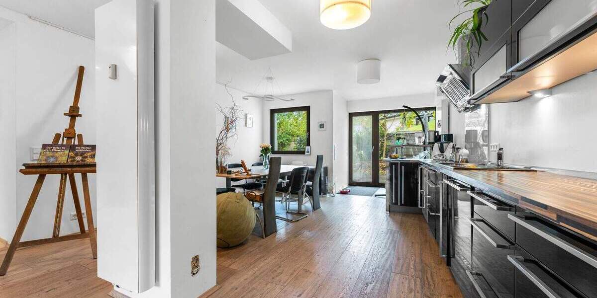 Gehobene Ausstattung und barrierearm: Großzügige 4-Zimmer-Wohnung mit Garten in Bestlage von Refrath 4 zimmer