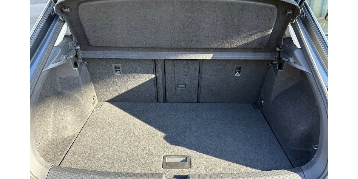 VW T-Roc 1.5 TSI Life CARPLAY/NAVI/SPURHALT/SHZ/DAB 52.096 km 19.800 &euro; Villingen-Schwenningen 78054