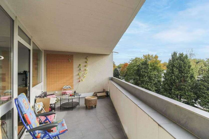 Wohnung zum Kaufen in Köln 261.000 € 93.07 m²