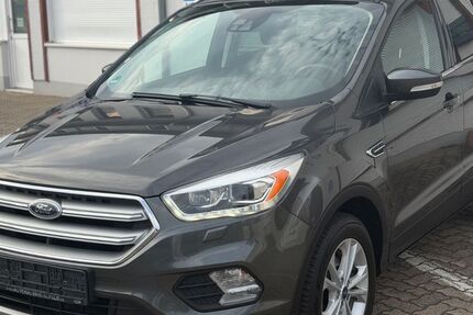 Ford Kuga 142.900 km 9.900 &euro; Salzgitter 38229