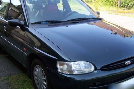 Ford Escort 74.200 km 1.500 € Cottbus 03042