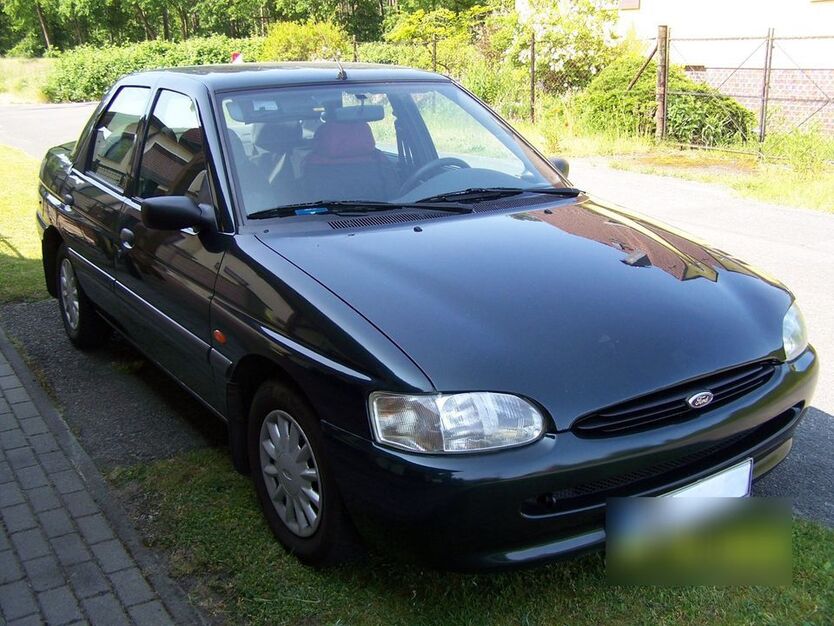 Ford Escort 74.200 km 1.500 € Cottbus 03042