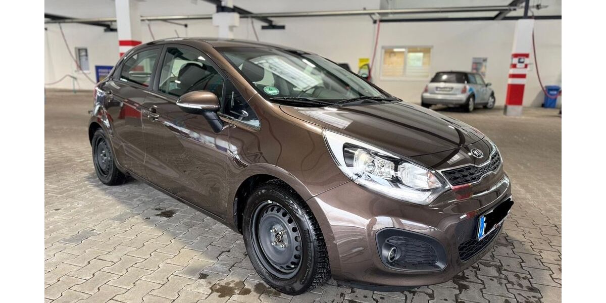 Kia Rio 119.000 km 7.900 &euro; Wertheim am Main 97877