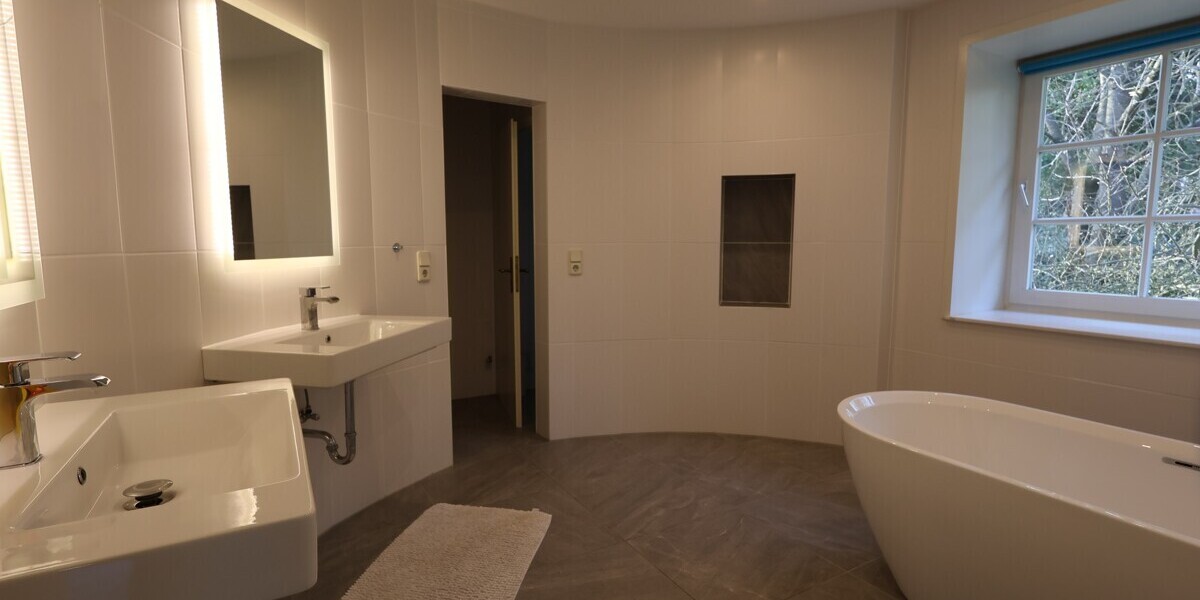 Exklusive Villa mit Wellnessbereich, Pool & großem Grundstück (inkl. Renovierung und neuem Dach) - Villa Hüllhorst | Angebot:26002980