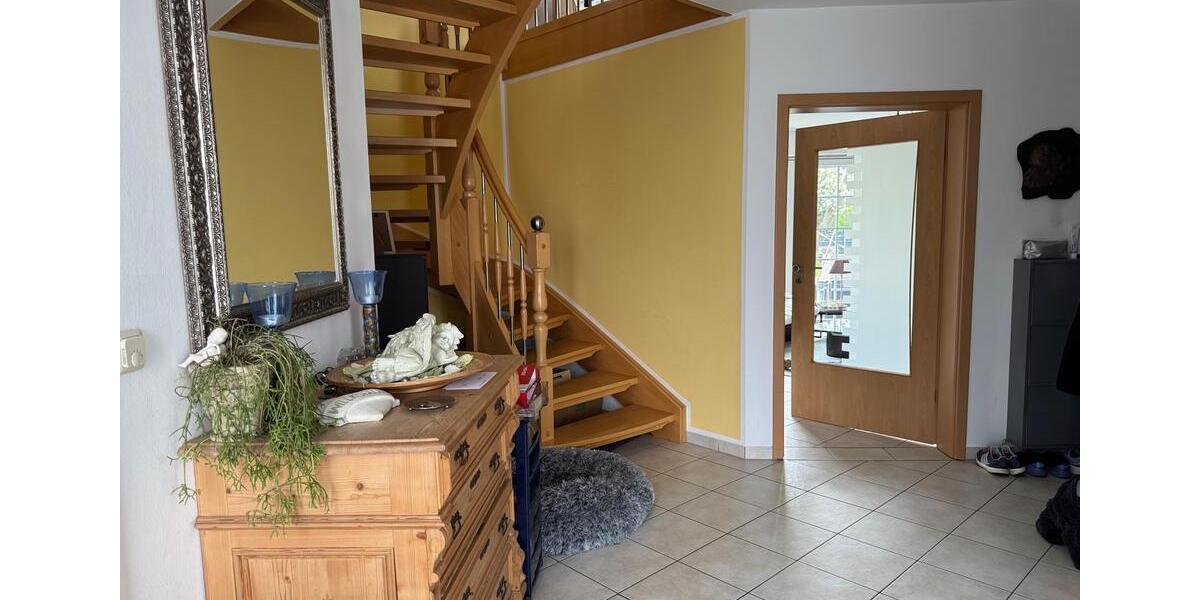 Etagenwohnung Rinteln - 6 Zimmer, 220 m&sup2;, 1.800&euro; | Angebot:26351998