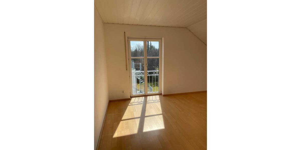 Dachgeschoßwohnung Ingolstadt Münchener Straße - 4 Zimmer, 122 m&sup2;, 1.190&euro; | Angebot:25440117