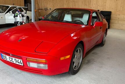 Porsche 944