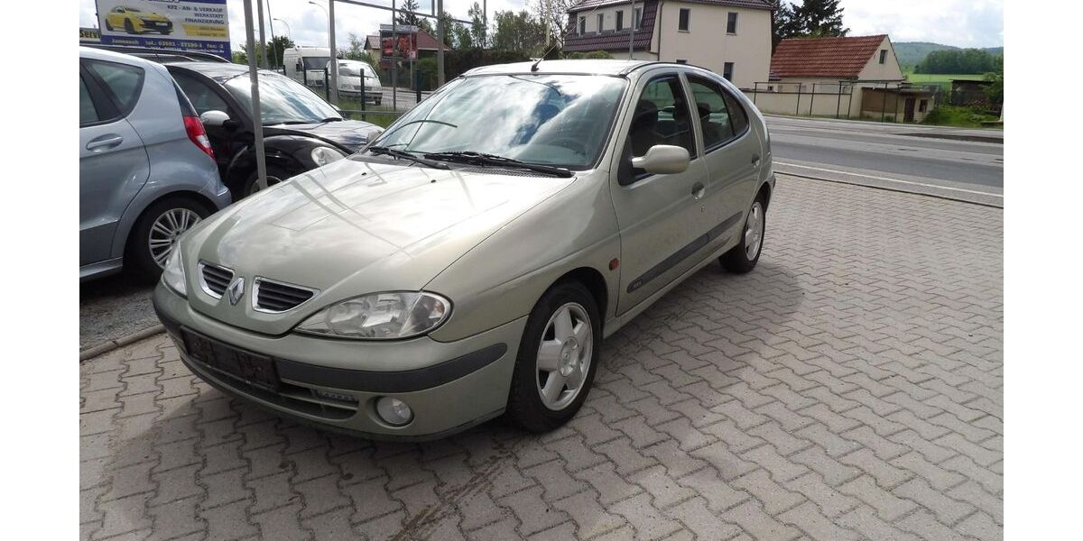 Renault Megane 96.000 km 2.499 &euro; Bautzen 02625