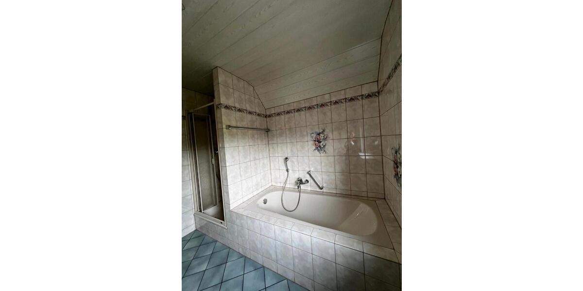 Dachgeschoßwohnung Reutlingen Reutlingen-Betzingen - 3.5 Zimmer, 90 m&sup2;, 950&euro; | Angebot:26646756
