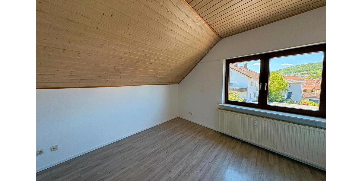 Dachgeschoßwohnung Wächtersbach - 4 Zimmer, 80 m&sup2;, 825&euro; | Angebot:26383958