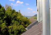 Gemütliche 2-Zi-Wohnung mit Balkon, DG, Aufzug