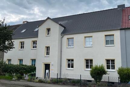 Wohnung Leuna - 2.5 Zimmer, 63 m&sup2;, 581&euro; | Angebot:25988887