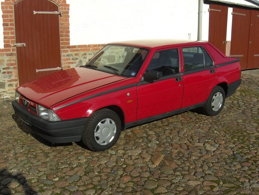 Alfa Romeo 75 202.000 km 6.100 € leipzig 04275