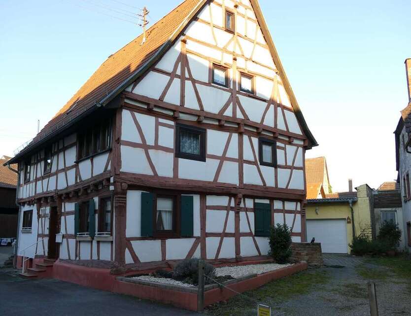 Haus zum Kaufen in Bretten 299.000 € 179 m²