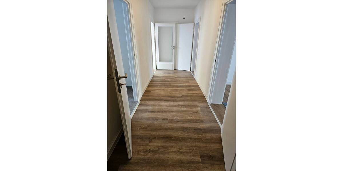 Neu sanierte Wohnung mit 5 Zimmern, Balkon,.... 5 zimmer