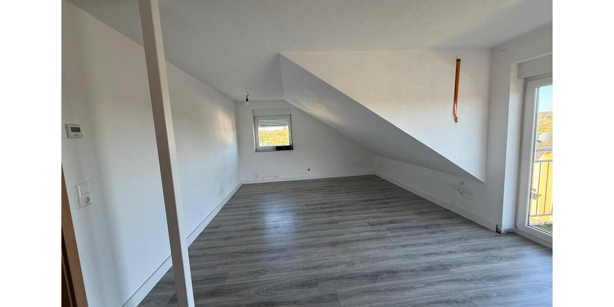 Dachgeschoßwohnung Gäufelden - 2.5 Zimmer, 71 m&sup2;, 790&euro; | Angebot:26234673