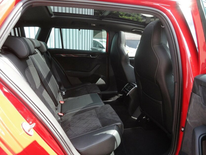 Superb Sportline4x4 Navi PanoSdach BiXenon Leder