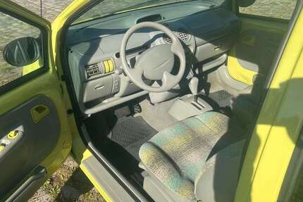Renault Twingo 83.000 km 1.699 € Berlin 12043