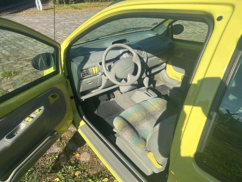 Renault Twingo 83.000 km 1.699 € Berlin 12043