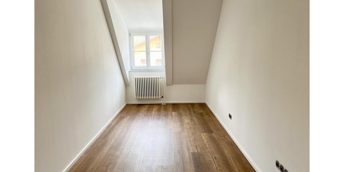 Dachgeschoßwohnung Lenggries - 5 Zimmer, 106 m&sup2;, 1.380&euro; | Angebot:26384431
