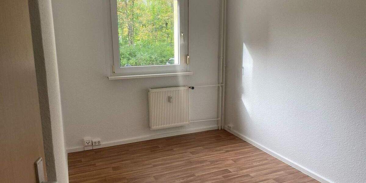 Zimmer Halle (Saale) Nördliche Neustadt - 3 Zimmer, 57 m&sup2;, 345&euro; | Angebot:26343851