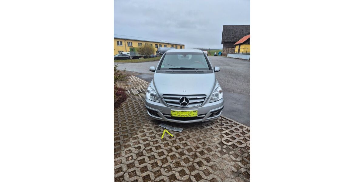 Mercedes-Benz B 180 140.029 km 3.200 &euro; FRIEDELSHAUSEN 98634