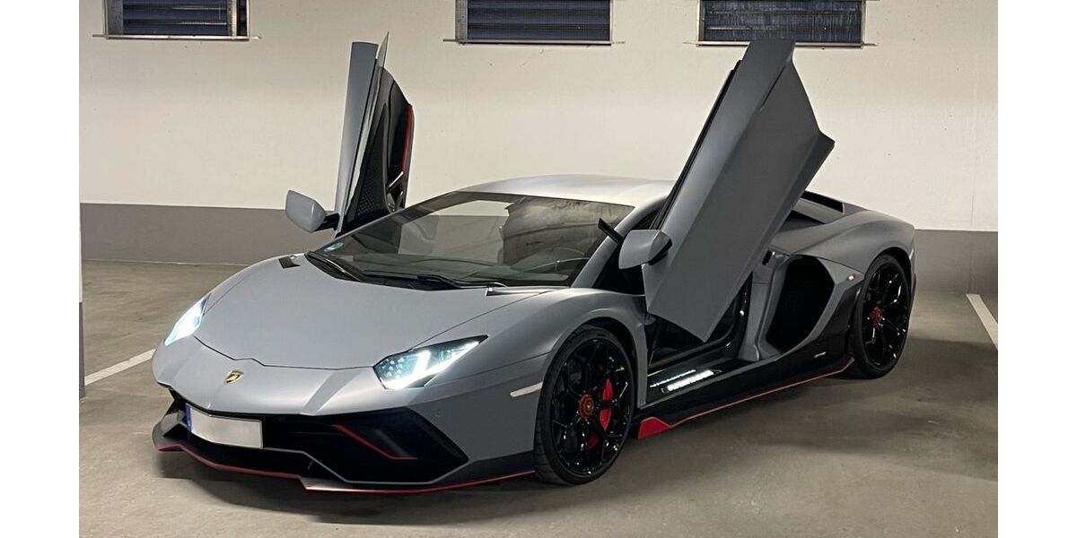 Lamborghini Aventador 2.200 km 689.000 &euro; Grünwald 82031