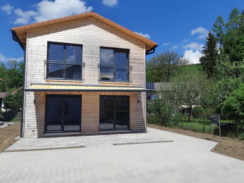 CHIEMGAU - VON PRIVAT: Modernes Holzhaus (Neubau) auf Pachtgrund