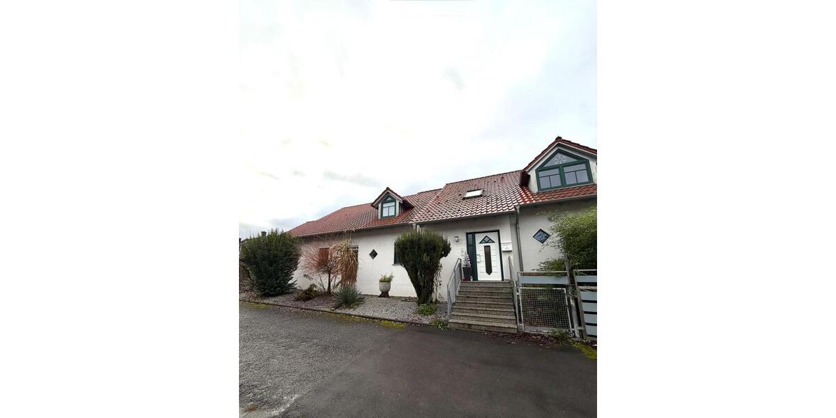 Großzügiger Haushälfte mit exklusivem Pool, großem Garten & Kamin 5 zimmer