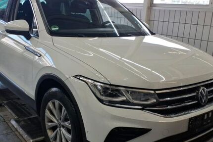 VW Tiguan 99.000 km 27.999 &euro; Zierenberg-Oelshausen 34289